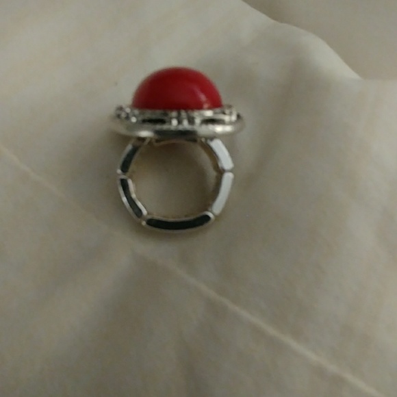 Woman's ring - Picture 2 of 5